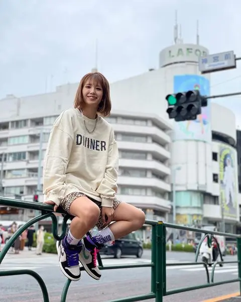 オシャレ女子たちの間で人気爆上がりのメンズライクコーデの必須アイテムとは