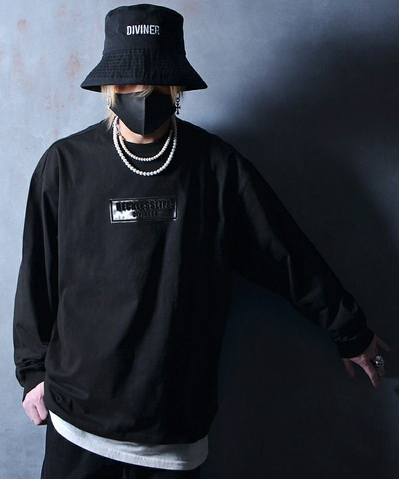 引き締めカラーの「ダークカラー」の服が多いから
