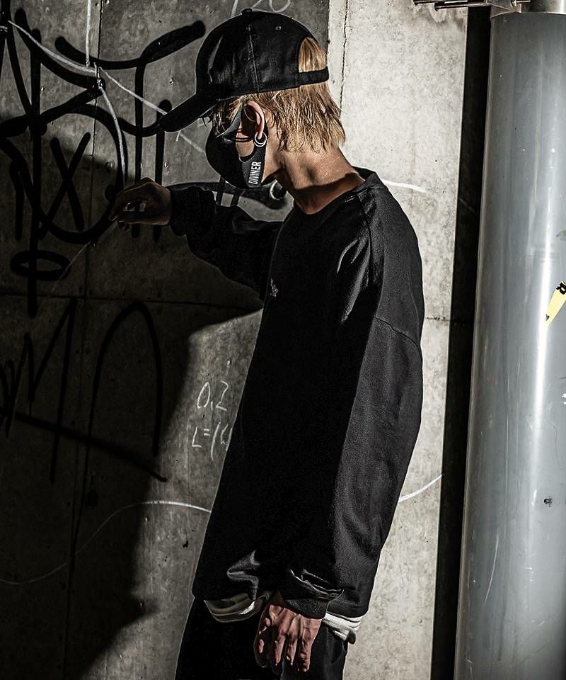 ブラックレターロンTEE トップス 長袖 ロンT Tシャツ DIVINER