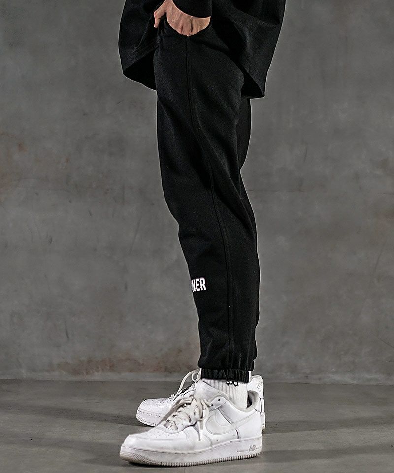 Black Letter】Vertical Logo Pants ボトムス スウェットパンツ
