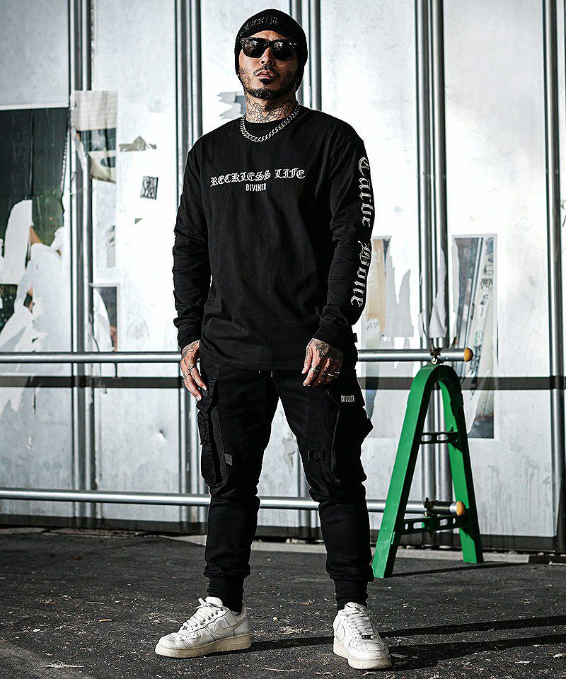 タイトシルエットで魅せる！ロンT×ジョガーの着こなし